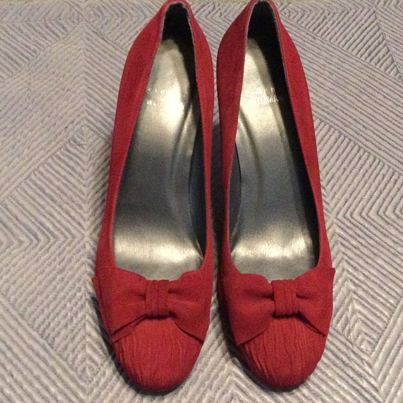 Stuart Weitzman size 7.5 red suede heels for women - Picture 2 of 11